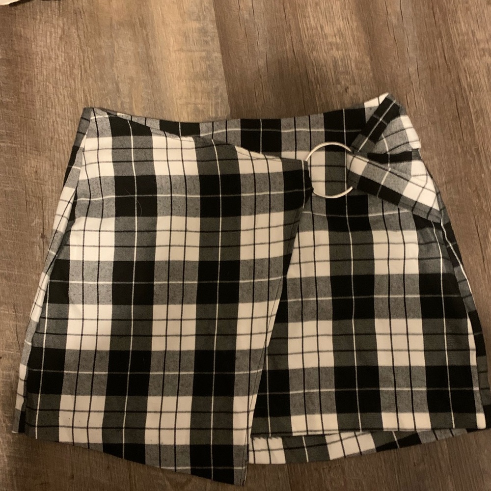 Zumiz wrap skirt with silver ring